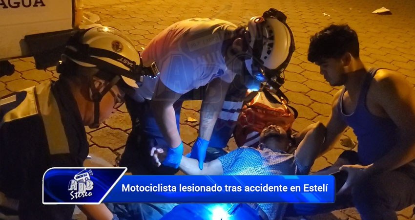 Motociclista fracturado tras impactar contra una cuneta