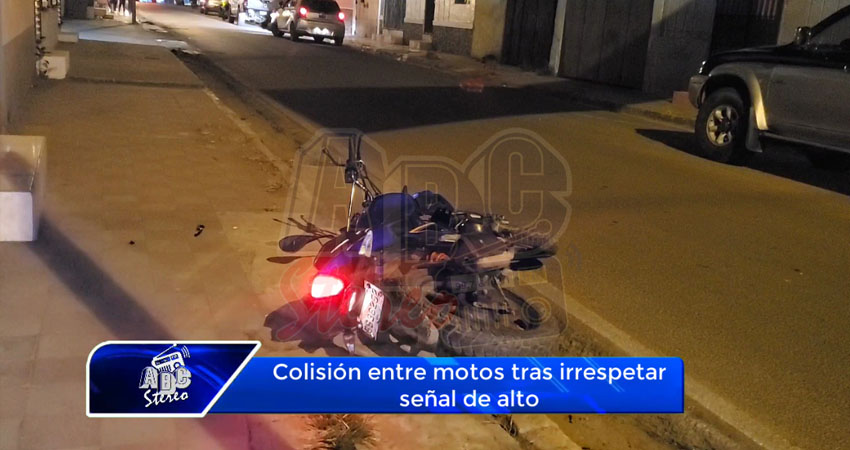 Colisión entre motos tras irrespetar señal de alto