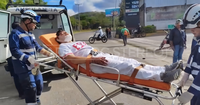 Además de la fractura, el motociclista sufrió golpe en la cabeza. Foto: José Enrique Ortega/Radio ABC Stereo