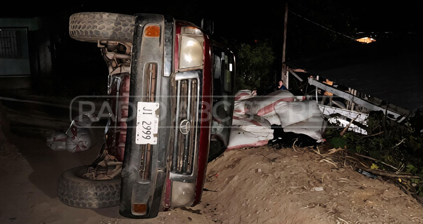 Vuelco de camioneta. Cortesía/Radio ABC Stereo