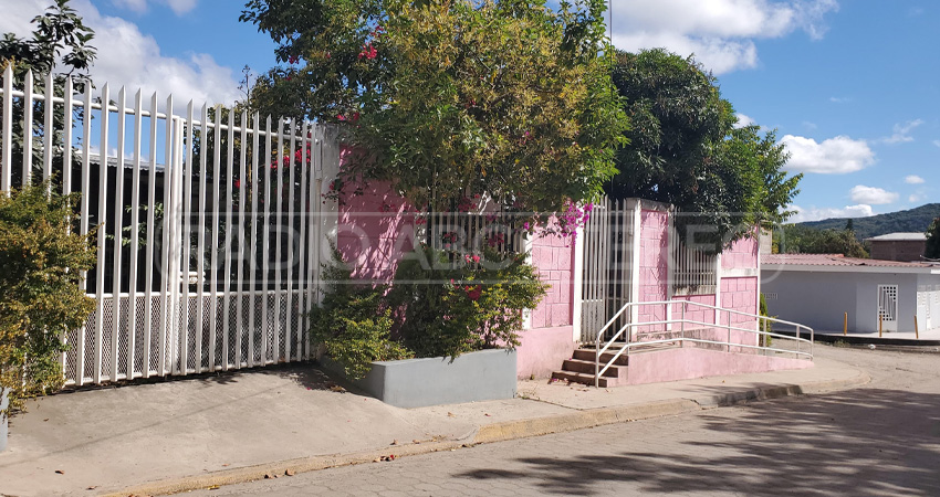 Robo en el centro de salud del barrio Ronaldo Arauz. Foto: José Enrique Ortega/Radio ABC Stereo