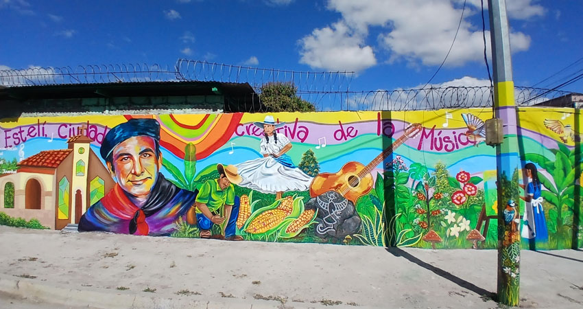 Mural en honor al padre Gaspar García Laviana. Foto: Byron Altamirano/Radio ABC Stereo