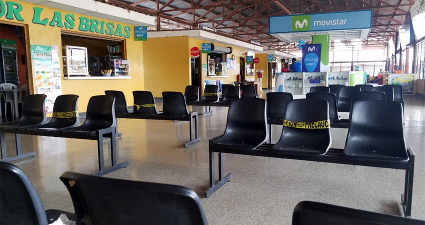 Como medida preventiva hay cinta entre casa asiento de la Cotran Sur. Foto: Roberto Mora/Radio ABC Stereo