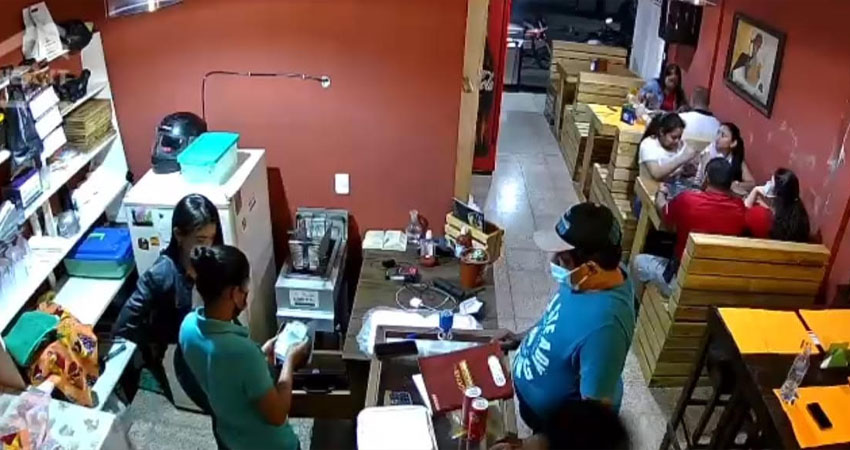 Inicialmente hizo creer que había entregado su billete. Foto: José Enrique Ortega/Radio ABC Stereo