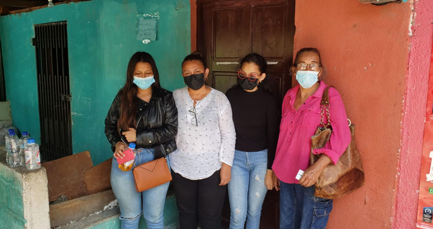 Los familiares del conductor no pudieron ingresar a la audiencia preliminar. Foto: José Enrique Ortega/Radio ABC Stereo