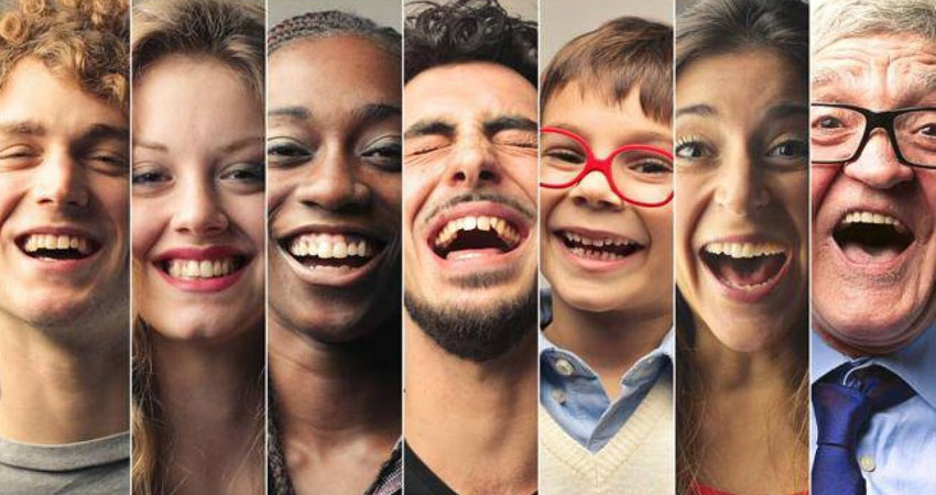 La sonrisa da lugar a una sensación agradable o de felicidad. Imagen de referencia