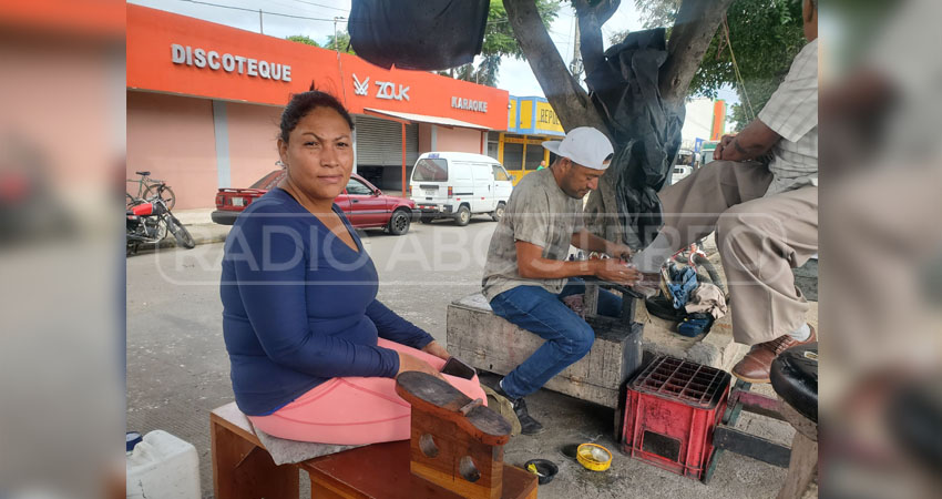 Kenia Olivas, lustradora en Estelí.                  Foto: Cristhofer Rodríguez/Radio ABC Stereo.