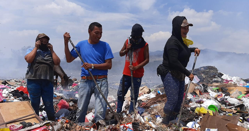 Una estrella que brilla en medio de la basura