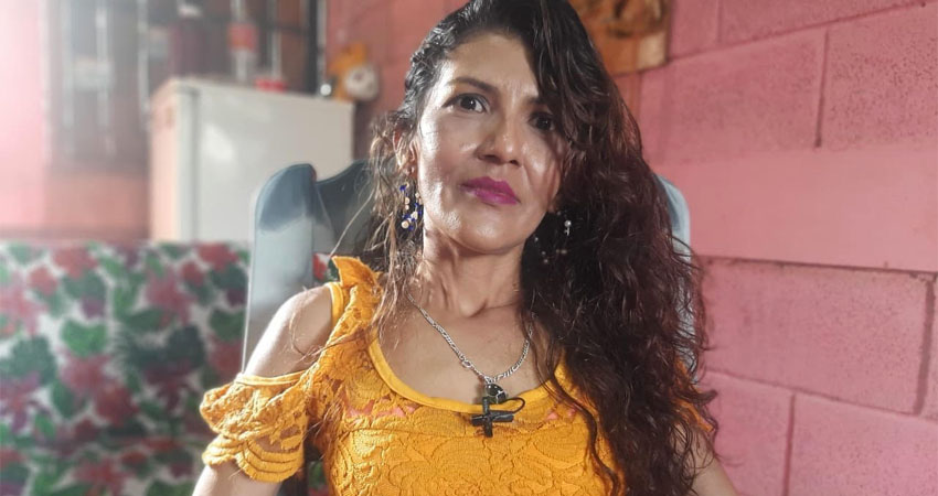 Costurera de día y mariachi de noche