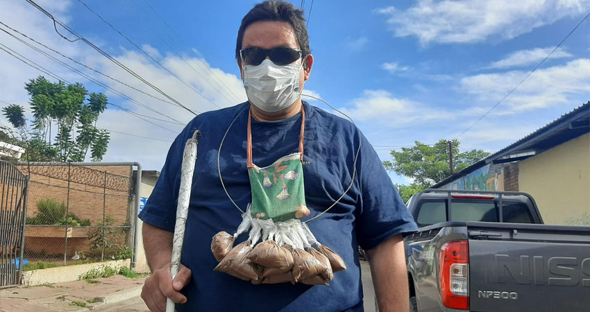 Julio César Toledo: un hombre que inspira ejerciendo tres trabajos pese a ser no vidente