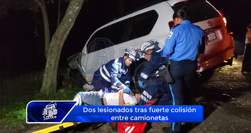 Dos lesionados tras fuerte colisión entre camionetas