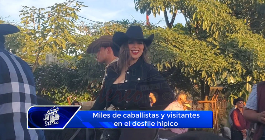 Miles de caballistas y visitantes en el desfile hípico
