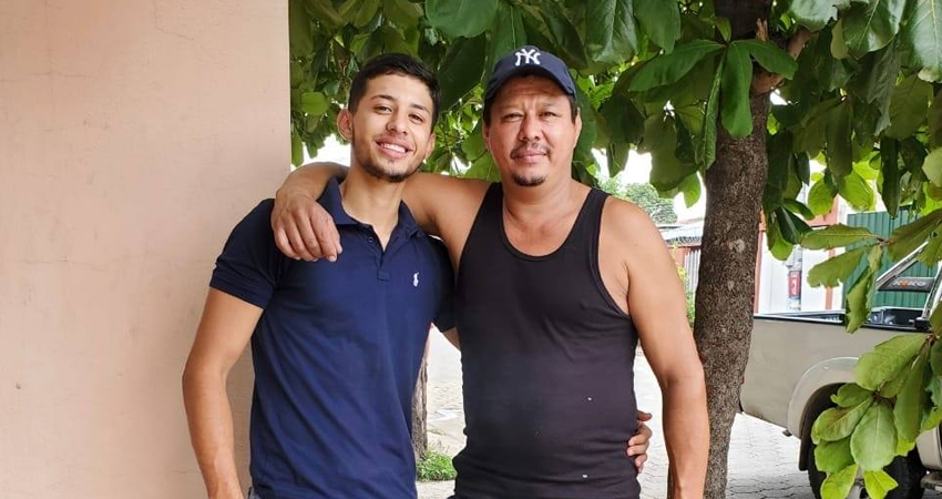 Padre e hijo. Foto: Facebook Padre e hijo. Foto: Facebook