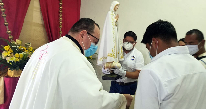 Imagen llegó a la Parroquia Sagrada Familia de Santa Cruz. Foto: Roberto Mora/Radio ABC Stereo Imagen llegó a la Parroquia Sagrada Familia de Santa Cruz. Foto: Roberto Mora/Radio ABC Stereo