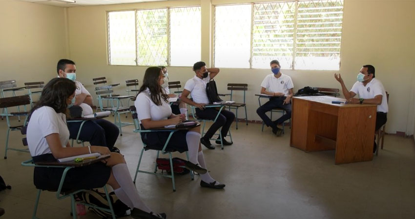 En la modalidad semipresencial no habrá asignaciones en línea. Foto: Salvador García/VOS TV. En la modalidad semipresencial no habrá asignaciones en línea. Foto: Salvador García/VOS TV.