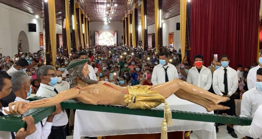 Decenas de creyentes asistieron a la bajada de la imagen. Foto: Cortesía/Radio ABC Stereo