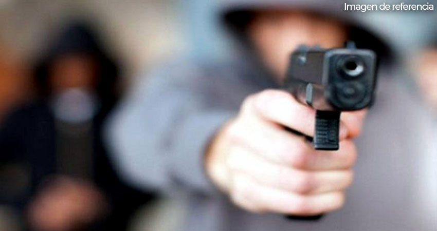 Los delincuentes son tres sujetos que portaban capuchas, armas de fuego y machetes. Imagen de referencia Los delincuentes son tres sujetos que portaban capuchas, armas de fuego y machetes. Imagen de referencia