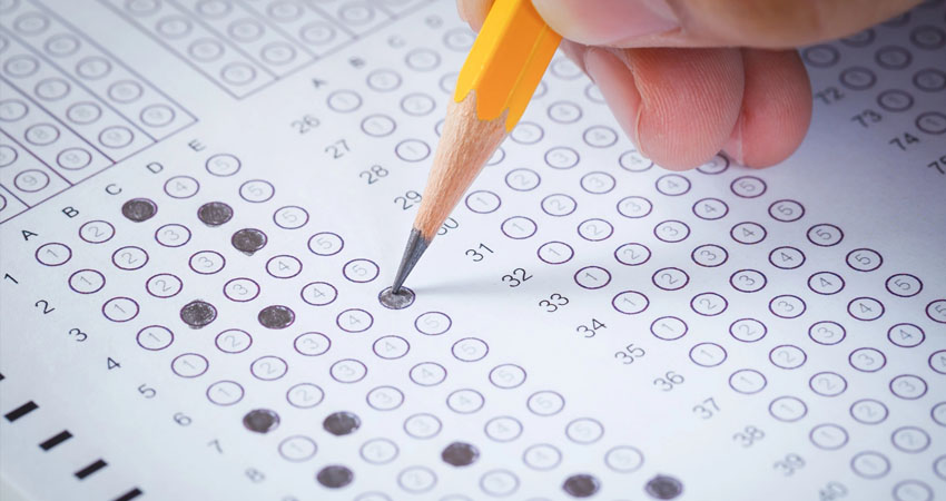 Antes se hacía un examen de admisión presencial, pero ahora los bachilleres realizan un test psicométrico en línea. Imagen de referencia