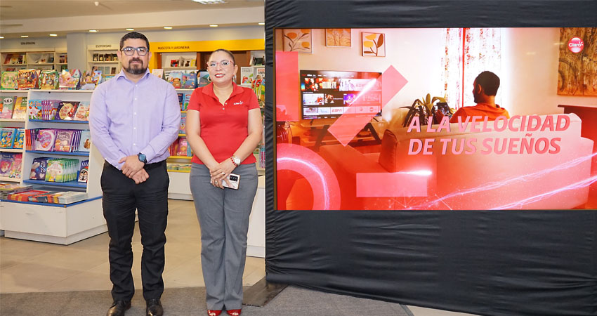 Kenneth Silva, gerente de mercadeo Claro Nicaragua y Gilda Tinoco, gerente de comunicación corporativa Claro Nicaragua.