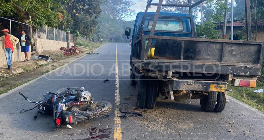 La motocicleta era conducida por el menor de edad. Foto: Cortesía/Radio ABC Stereo La motocicleta era conducida por el menor de edad. Foto: Cortesía/Radio ABC Stereo