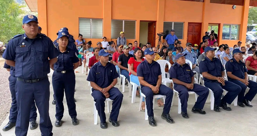 La nueva estación de bomberos lleva el nombre de José Faustino Jiménez. Foto: Denis García/Radio ABC Stereo La nueva estación de bomberos lleva el nombre de José Faustino Jiménez. Foto: Denis García/Radio ABC Stereo