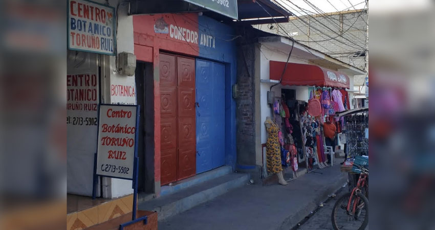 En el negocio están aproximadamente 10 personas, en su mayoría hombres. Foto: José Enrique Ortega/Radio ABC Stereo En el negocio están aproximadamente 10 personas, en su mayoría hombres. Foto: José Enrique Ortega/Radio ABC Stereo