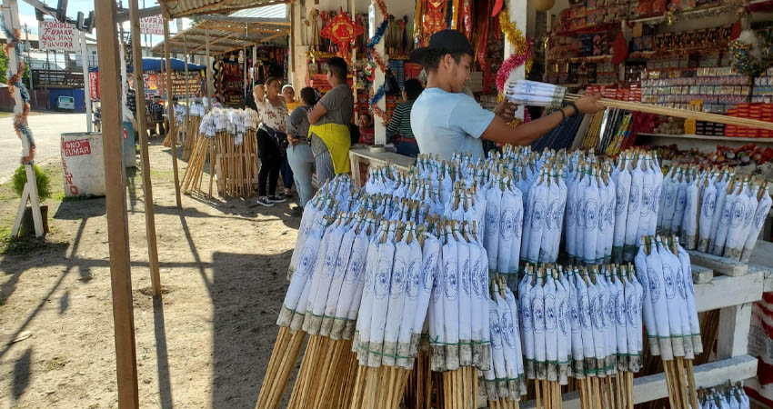 Comerciantes de pólvora reportaron buenas ventas. Foto: Cortesía/Radio ABC Stereo Comerciantes de pólvora reportaron buenas ventas. Foto: Cortesía/Radio ABC Stereo