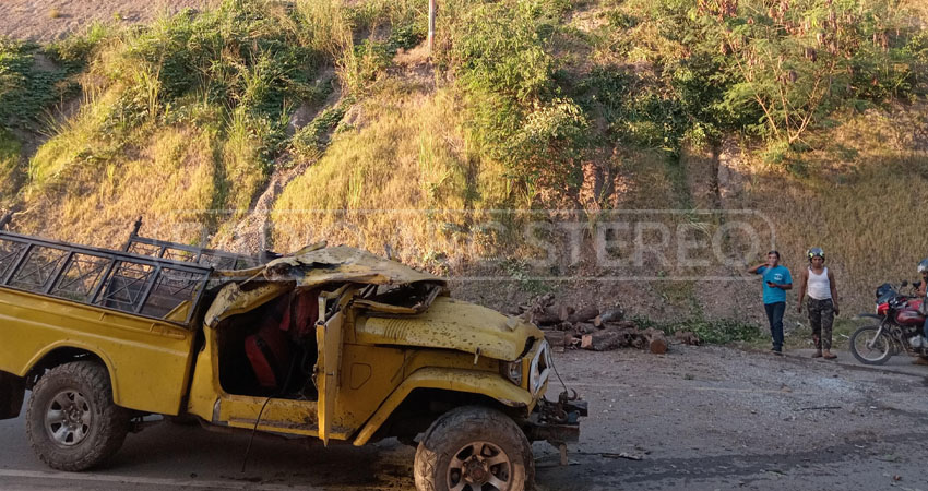 La camioneta presentó fallas mecánicas. Foto: Cortesía/Radio ABC Stereo La camioneta presentó fallas mecánicas. Foto: Cortesía/Radio ABC Stereo