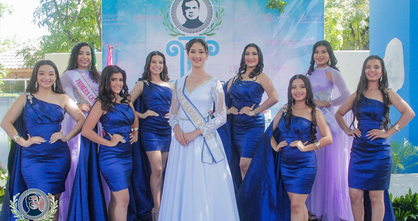 Musa Dariana 2023 compañada de aspirantes a Musa 2024. Foto: Cortesía/Alcaldía Municipal Ciudad Darío