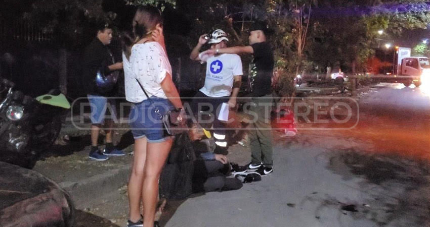 Hombre de la tercera edad lesionado en accidente de tránsito. Foto: Cortesía/Radio ABC Stereo Hombre de la tercera edad lesionado en accidente de tránsito. Foto: Cortesía/Radio ABC Stereo