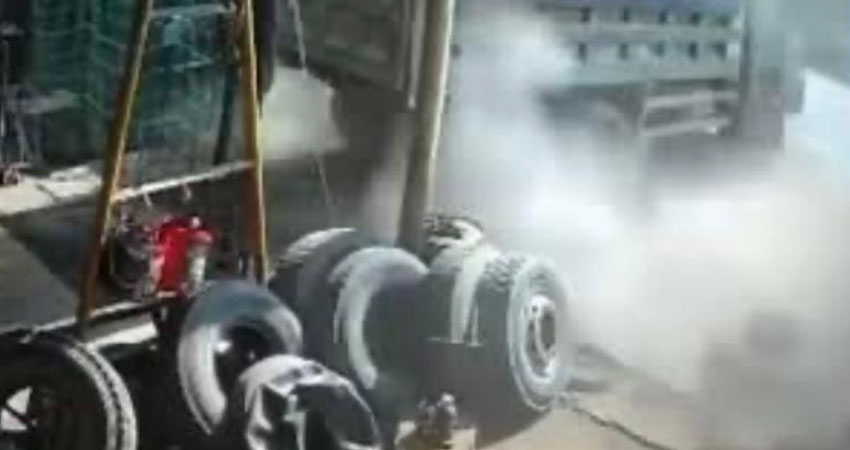 El lesionado se gana la vida reparando llantas.    Foto: Imagen de referencia