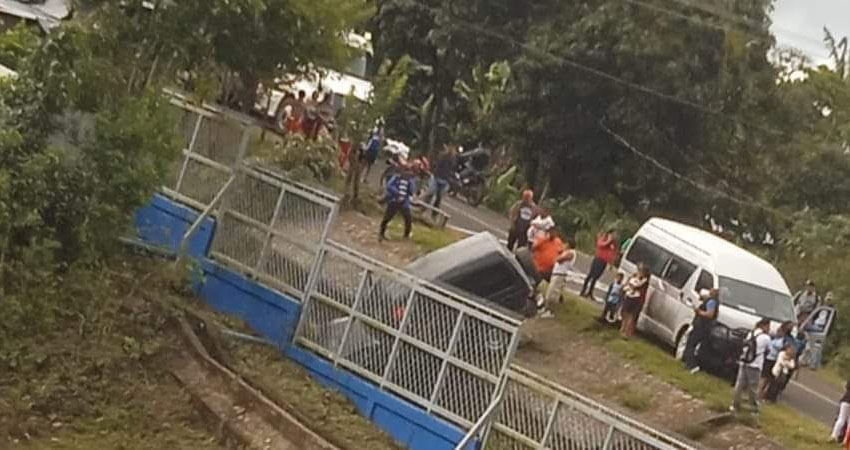 Daños materiales en vehículos involucrados en múltiple colisión. Foto: Cortesía/Radio ABC Stereo Daños materiales en vehículos involucrados en múltiple colisión. Foto: Cortesía/Radio ABC Stereo