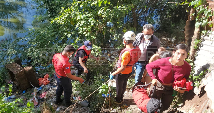 El Benemérito Cuerpo de Bomberos de Estelí recuperó el cuerpo.    Foto: José Enrique Ortega El Benemérito Cuerpo de Bomberos de Estelí recuperó el cuerpo.    Foto: José Enrique Ortega
