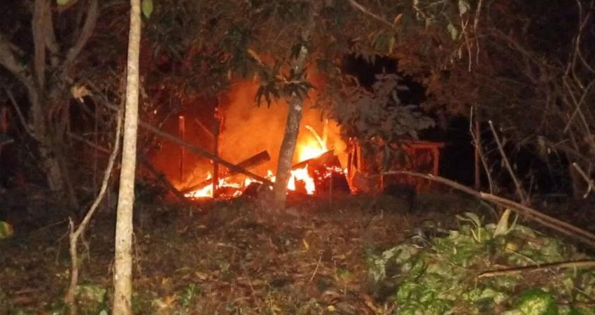 Propietario de casa quemada perdió sus enseres domésticos. Foto: Cortesía/Radio ABC Stereo Propietario de casa quemada perdió sus enseres domésticos. Foto: Cortesía/Radio ABC Stereo