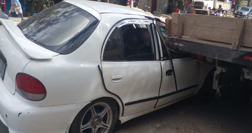 Daños materiales tras colisión en Ocotal.    Foto: Marvin Gadea