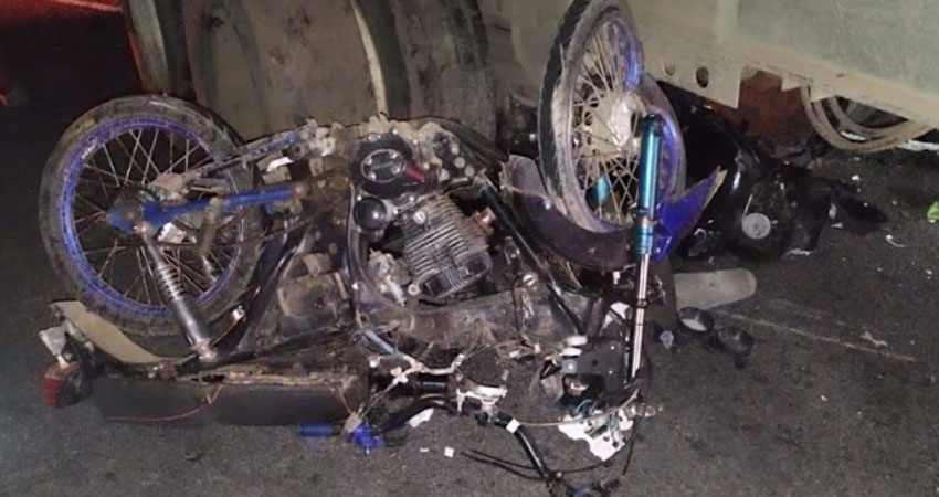 Los jóvenes impactaron con una rastra en el kilómetro 159. Foto: Cortesía/Radio ABC Stereo Los jóvenes impactaron con una rastra en el kilómetro 159. Foto: Cortesía/Radio ABC Stereo