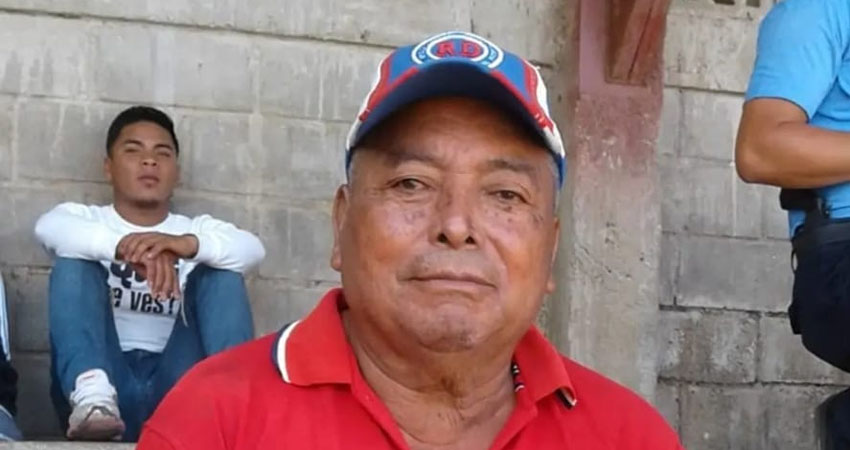 Don Florencio era conocido por portar siempre su característica guitarra. Foto: Cortesía/Radio ABC Stereo Don Florencio era conocido por portar siempre su característica guitarra. Foto: Cortesía/Radio ABC Stereo