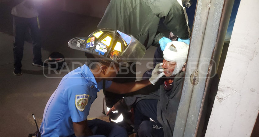 Socorristas brindaron atención al herido. Foto: José Enrique Ortega/Radio ABC Stereo