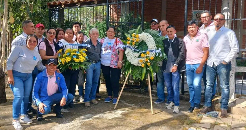 La alcaldesa del municipio junto al Consejo Municipal llevaron una ofrenda floral. Foto: Cortesía/Radio ABC Stereo La alcaldesa del municipio junto al Consejo Municipal llevaron una ofrenda floral. Foto: Cortesía/Radio ABC Stereo