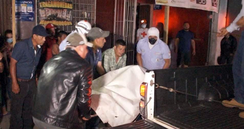 Según testigos, la víctima tuvo una discusión con su victimario. Foto: Juan Fco. Dávila/Radio ABC Stereo Según testigos, la víctima tuvo una discusión con su victimario. Foto: Juan Fco. Dávila/Radio ABC Stereo