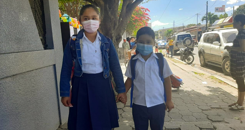 Mascarilla, jabón y alcohol forman parte del regreso a clases. Foto: Famnuel Úbeda/Radio ABC Stereo Mascarilla, jabón y alcohol forman parte del regreso a clases. Foto: Famnuel Úbeda/Radio ABC Stereo
