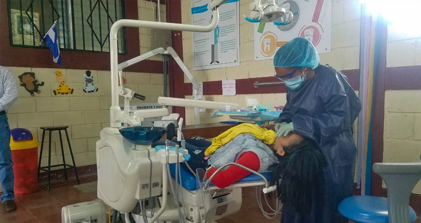 Atención brindada por estudiantes de odontología. Foto: Roberto Mora/Radio ABC Stereo Atención brindada por estudiantes de odontología. Foto: Roberto Mora/Radio ABC Stereo