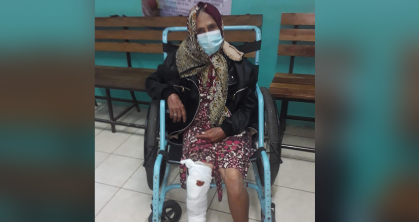 La ancianita fue atendida de emergencia en el hospital. Foto: Cortesía/Radio ABC Stereo La ancianita fue atendida de emergencia en el hospital. Foto: Cortesía/Radio ABC Stereo