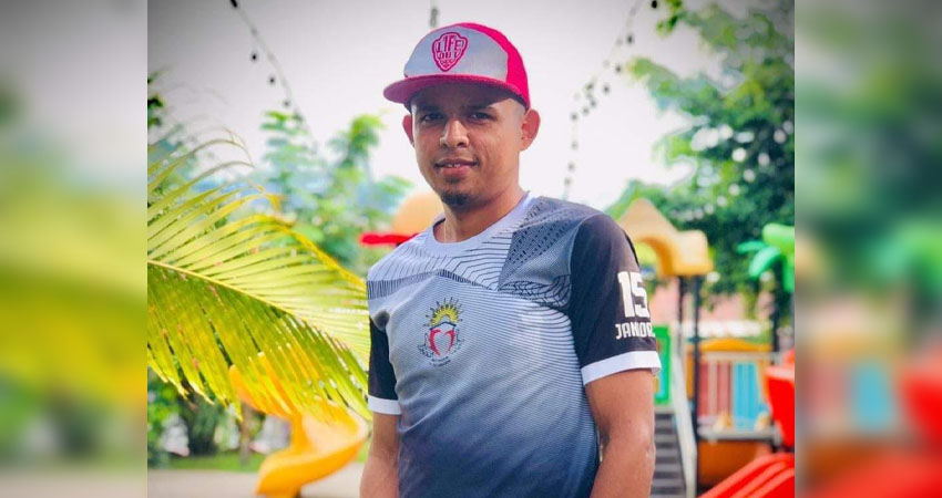 Oscar viajaba en su motocicleta, cuando perdió el control de esta y se salió de la vía, produciéndose la tragedia. Foto: Cortesía/Radio ABC Stereo Oscar viajaba en su motocicleta, cuando perdió el control de esta y se salió de la vía, produciéndose la tragedia. Foto: Cortesía/Radio ABC Stereo