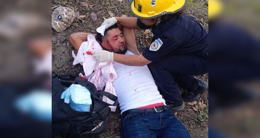 El lesionado fue asistido y trasladado al hospital. Foto: Cortesía/Radio ABC Stereo El lesionado fue asistido y trasladado al hospital. Foto: Cortesía/Radio ABC Stereo