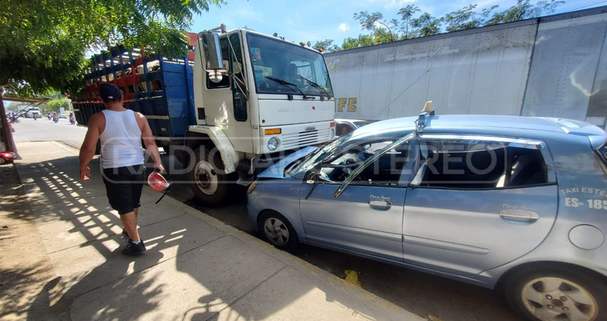 Impacto entre vehículos. Foto: Cortesía/Radio ABC Stereo Impacto entre vehículos. Foto: Cortesía/Radio ABC Stereo