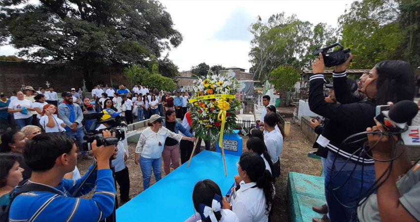 Ofrendas florales en el natalicio de don Felipe Urrutia. Foto: Cortesía/Radio ABC Stereo Ofrendas florales en el natalicio de don Felipe Urrutia. Foto: Cortesía/Radio ABC Stereo