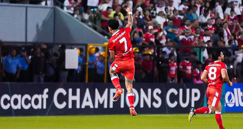 Byron Bonilla adelantó al Real Estelí con un gol de penal al minuto 6. Foto: Real Estelí FC Byron Bonilla adelantó al Real Estelí con un gol de penal al minuto 6. Foto: Real Estelí FC