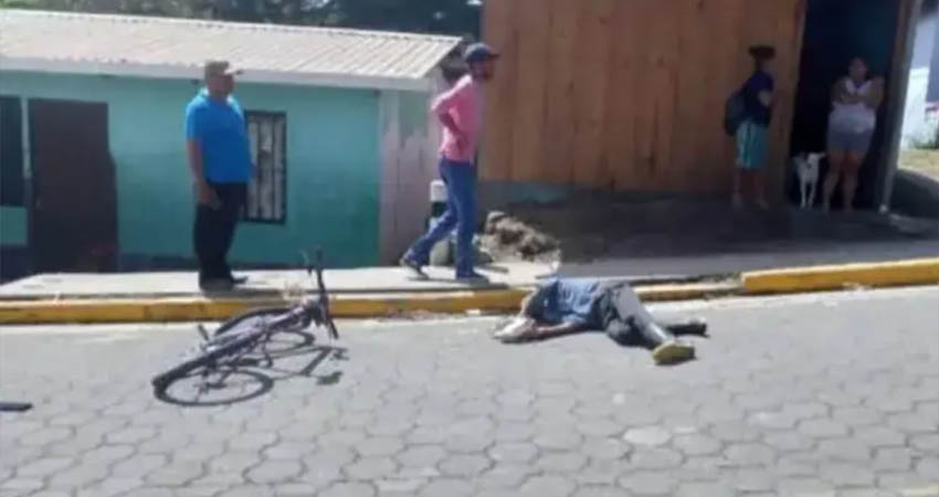 Anciano fallece en accidente de tránsito. Foto: Cortesía/Radio ABC Stereo Anciano fallece en accidente de tránsito. Foto: Cortesía/Radio ABC Stereo