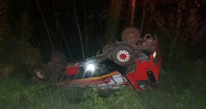 Vuelco de camión dejó una persona lesionada. Foto: Cortesía/Radio ABC Stereo Vuelco de camión dejó una persona lesionada. Foto: Cortesía/Radio ABC Stereo